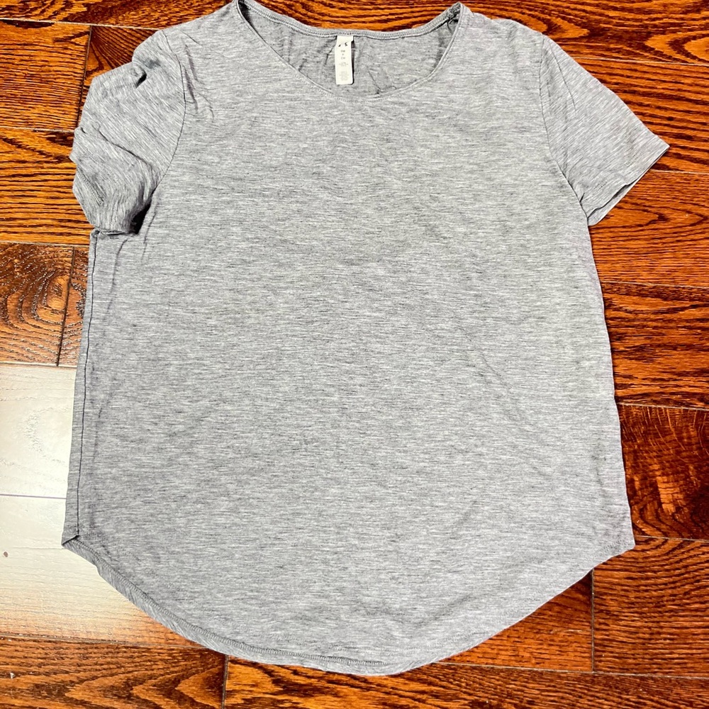 Under Armour Gray Short Sleeve Tee